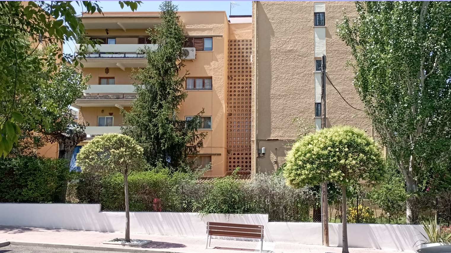 Fachada rehabilitada de los edificios en Avenida de la Constitución 45 y 47